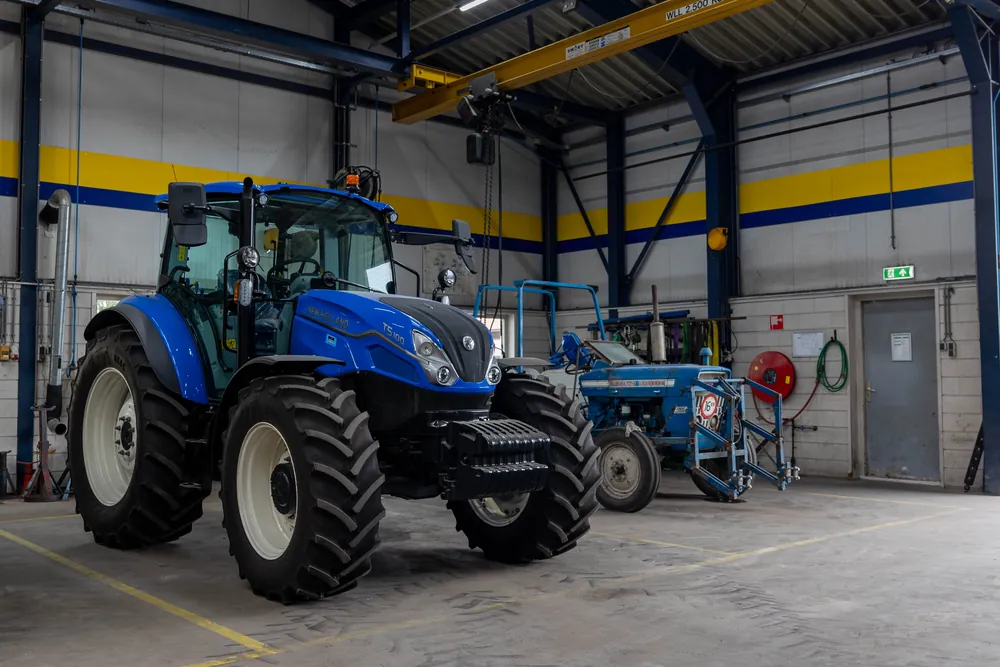 New Holland T5.100 in werkplaats Voets Hoofddorp